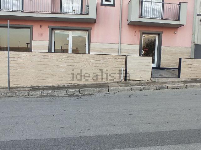 Locale Commerciale in vendita a Rosolini, Sicilia