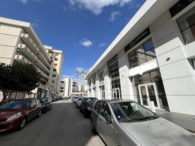 Locale Commerciale in vendita a Puglia, Bari