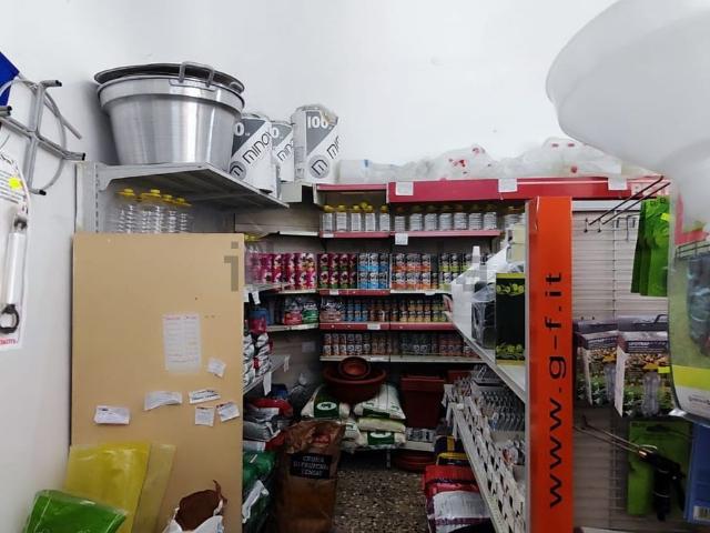 Locale Commerciale in vendita a Puglia, Brindisi