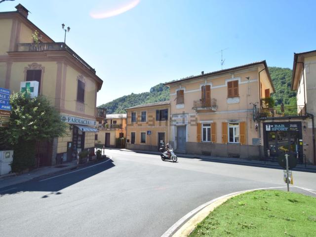 Locale Commerciale in vendita a Cicagna, Liguria