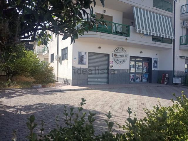 Locale Commerciale in vendita a Calabria, Cosenza