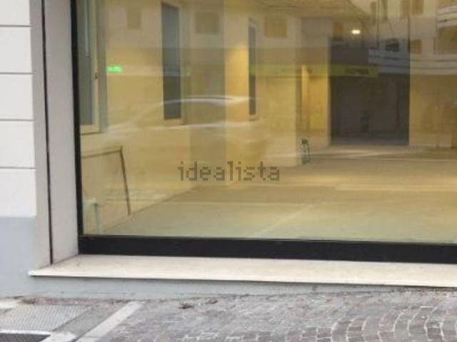 Locale Commerciale in vendita a Conegliano, Veneto