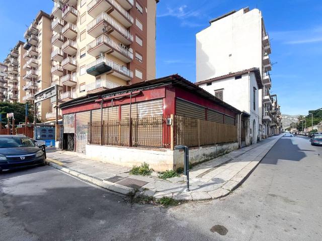 Locale Commerciale in vendita a IV Circoscrizione, Palermo