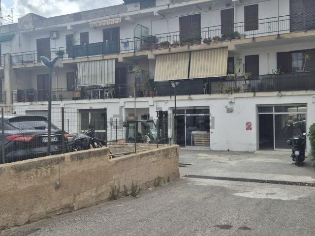Locale Commerciale in vendita a Avola, Sicilia