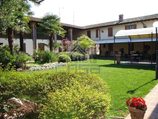 Locale Commerciale in vendita a Unione dei Comuni Bassa Bresciana Occidentale, Orzinuovi