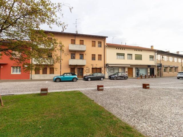 Locale Commerciale in vendita a Roveredo In Piano, Friuli-Venezia Giulia