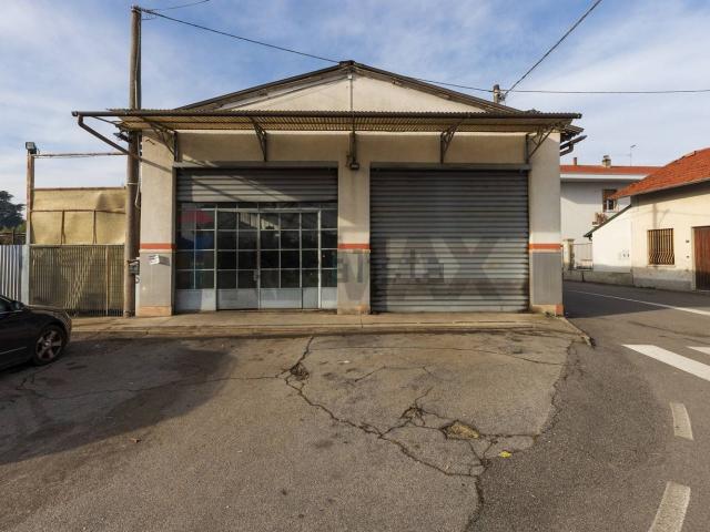 Locale Commerciale in vendita a Samarate, Lombardia