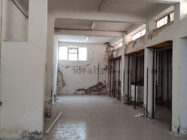 Locale Commerciale in vendita a Sant'agata Li Battiati, Sicilia