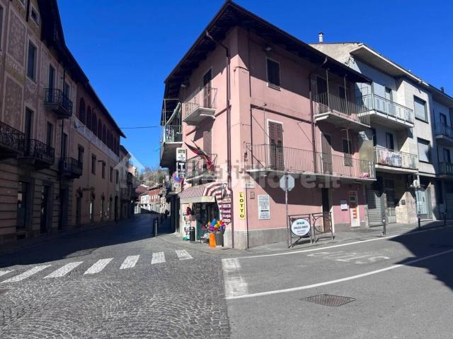 Locale Commerciale in vendita a Canale, Cuneo