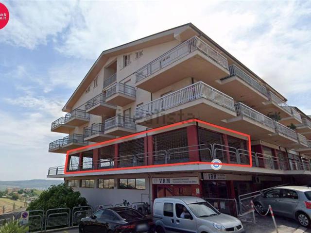 Locale Commerciale in vendita a Marche, Fermo