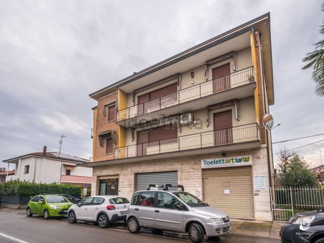 Locale Commerciale in vendita a Unione di comuni Terre di Castelli, Vignola