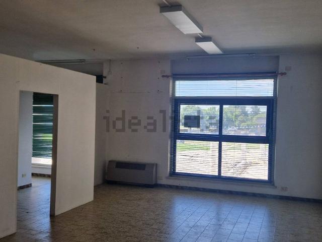 Locale Commerciale in vendita a Unione dei comuni della Bassa Romagna, Sant'agata Sul Santerno