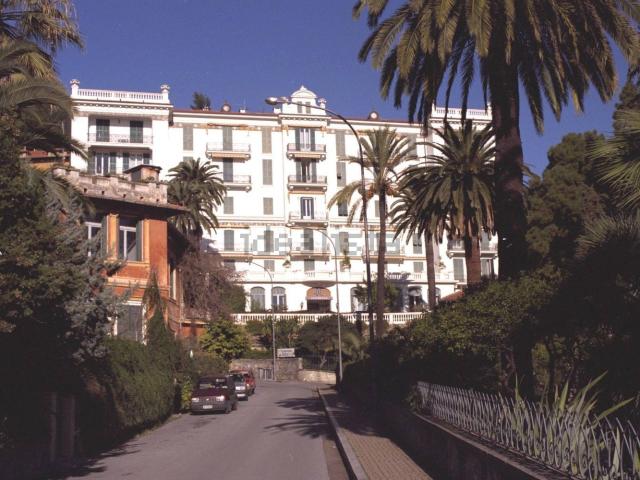 Locale Commerciale in vendita a Bordighera, Liguria
