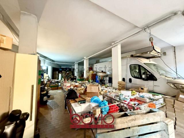 Locale Commerciale in vendita a Circoscrizione 7, Piemonte