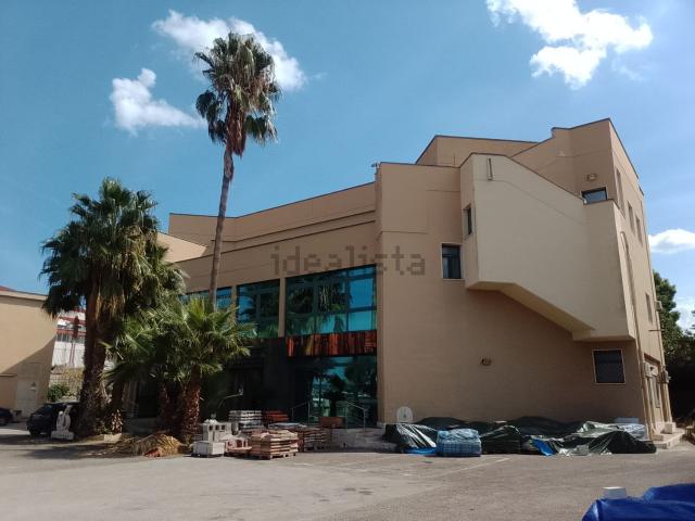 Locale Commerciale in vendita a Puglia, Taranto