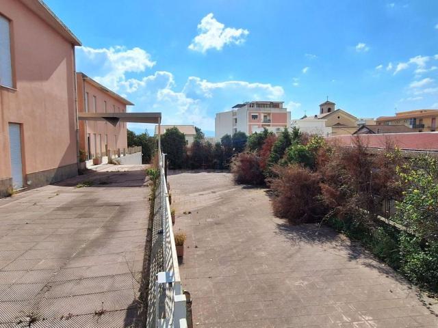 Locale Commerciale in vendita a I Circoscrizione, Messina
