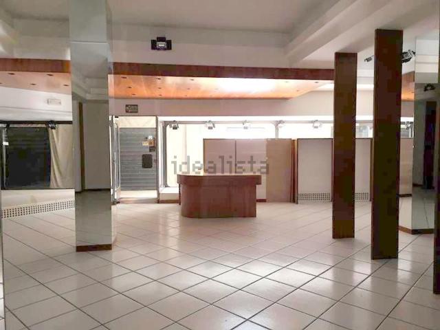 Locale Commerciale in vendita a Lendinara, Veneto