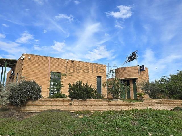 Locale Commerciale in vendita a Sant'Avendrace-Santa Gilla, Cagliari