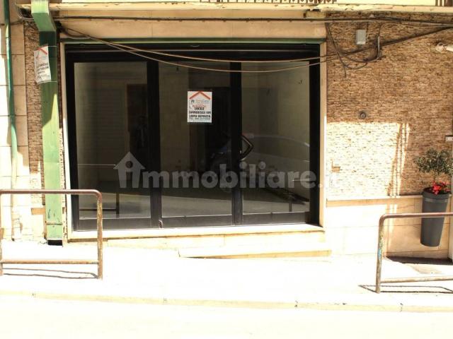 Locale Commerciale in vendita a Puglia, Bari