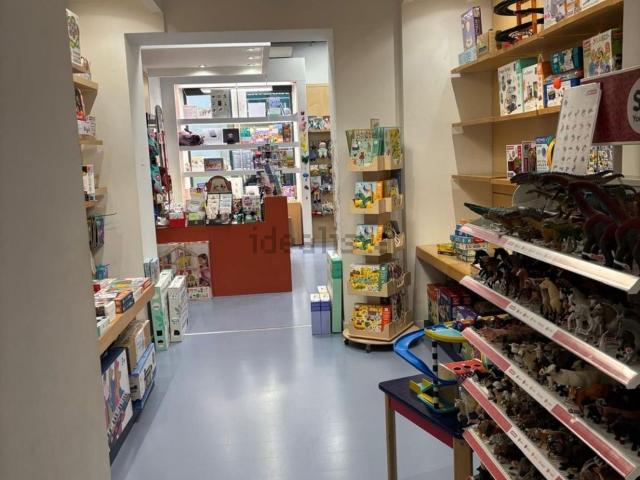 Locale Commerciale in vendita a Borgo Ticino, Pavia