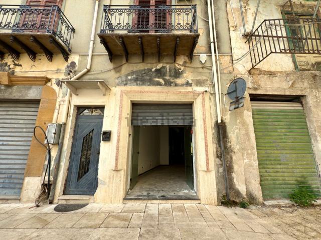 Locale Commerciale in vendita a Partinico, Sicilia