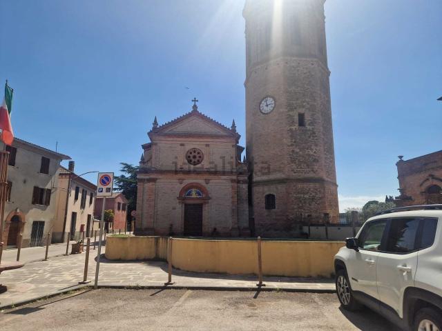 Locale Commerciale in vendita a Deruta, Umbria