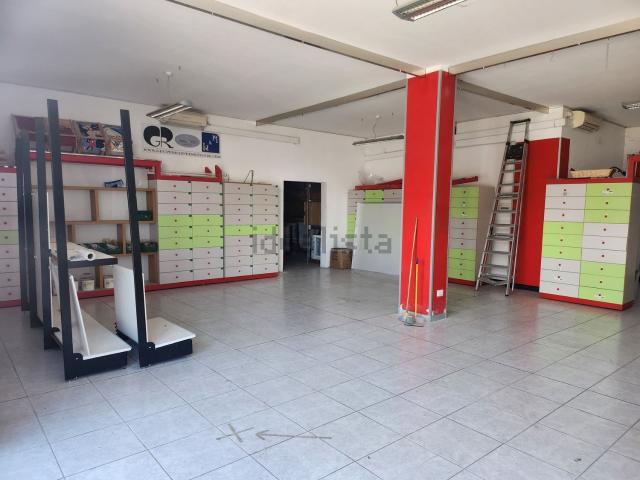 Locale Commerciale in vendita a San Giovanni Teatino, Abruzzo