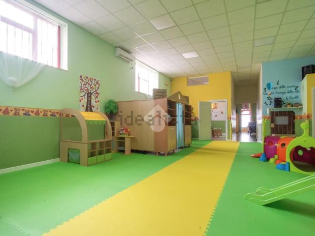 Locale Commerciale in vendita a Puglia, Bari