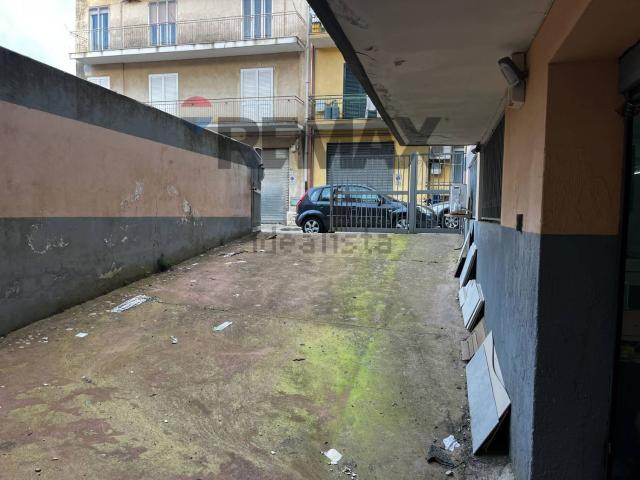 Locale Commerciale in vendita a Ragusa, Sicilia