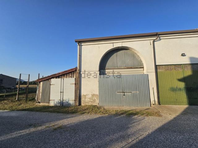 Locale Commerciale in vendita a Villa Estense, Padova