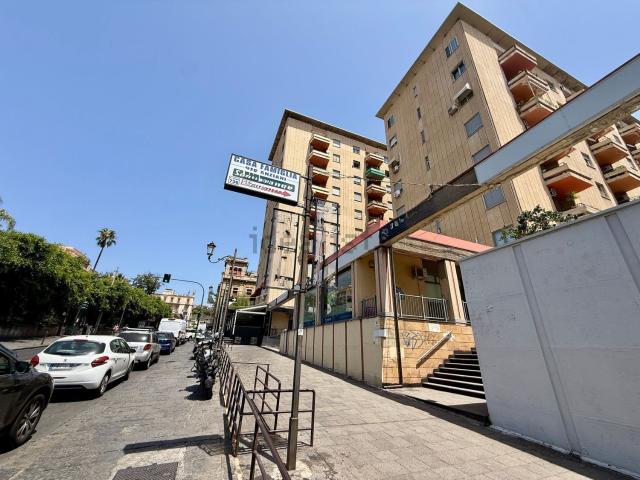 Locale Commerciale in vendita a Borgo-Sanzio, Catania
