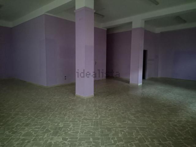 Locale Commerciale in vendita a Puglia, Taranto