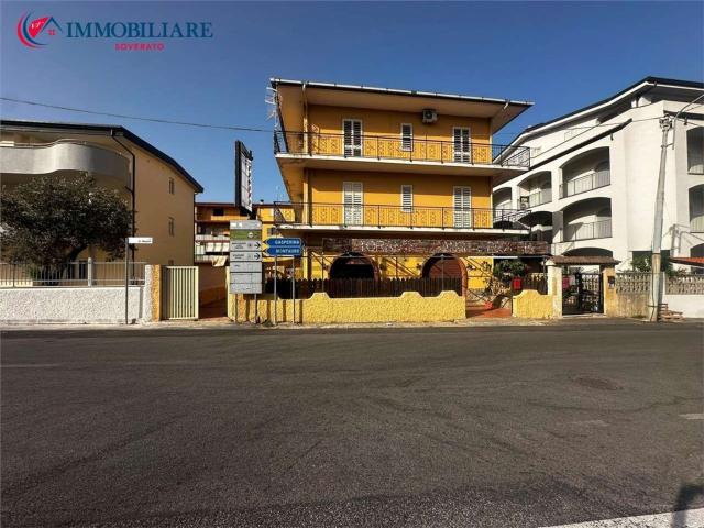 Locale Commerciale in vendita a Calabria, Catanzaro
