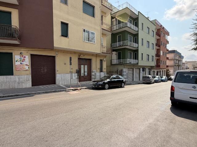 Locale Commerciale in vendita a Puglia, Bari