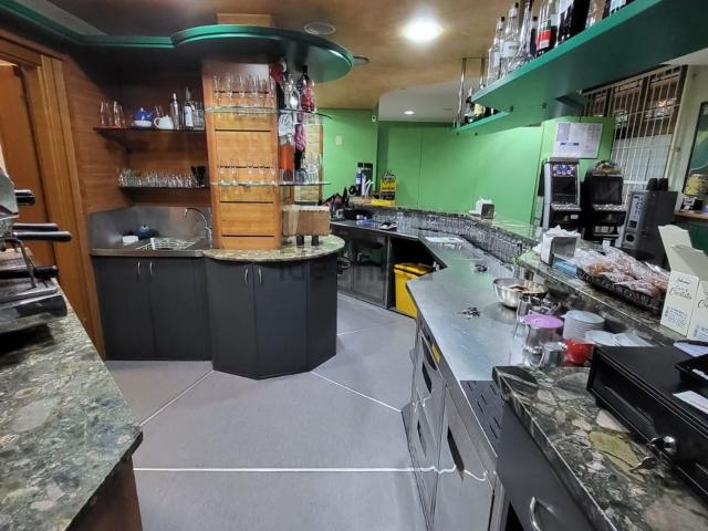 Locale Commerciale in vendita a Canzo, Lombardia