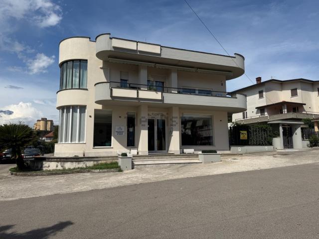 Locale Commerciale in vendita a Pontecorvo, Frosinone