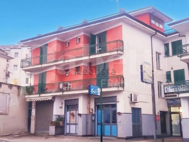 Locale Commerciale in vendita a Teano, Campania