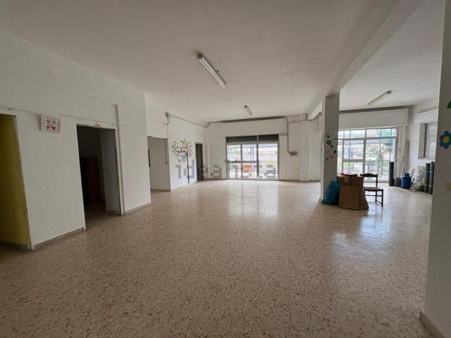 Locale Commerciale in vendita a San Lazzaro, Isernia
