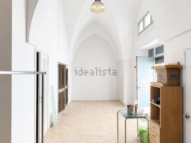 Locale Commerciale in vendita a Puglia, Brindisi