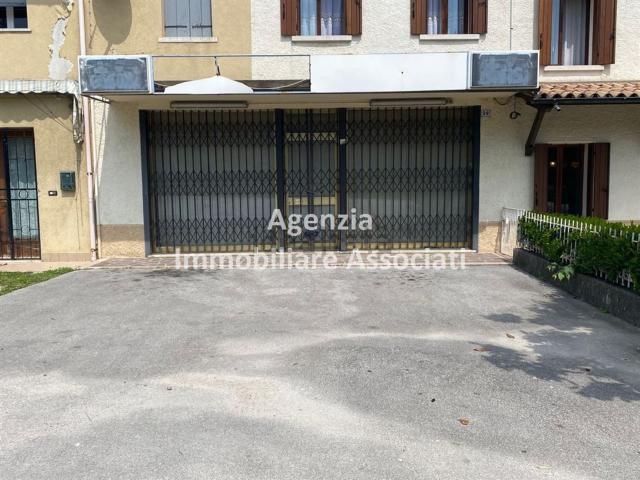 Locale Commerciale in vendita a Pieve del Grappa, Possagno