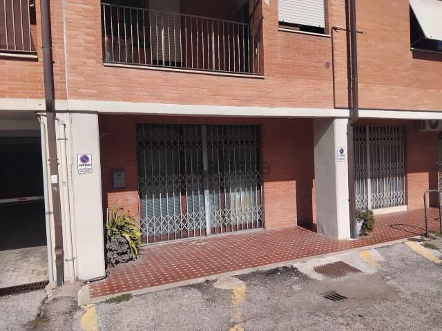 Locale Commerciale in vendita a Rimbocchi, Perugia