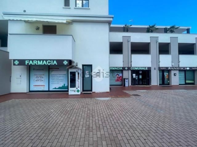 Locale Commerciale in vendita a Lugana, Sirmione