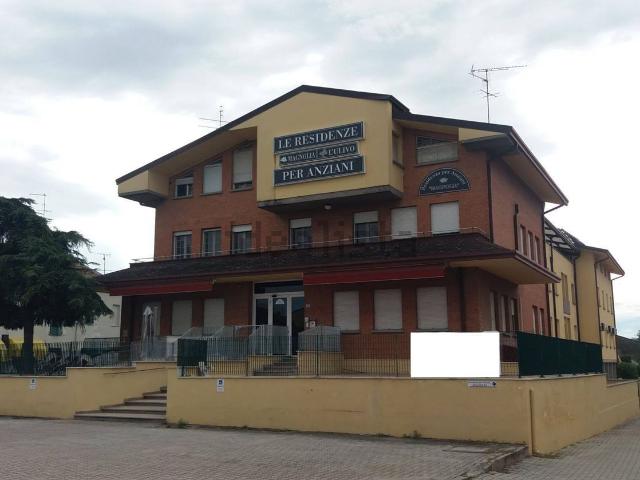 Locale Commerciale in vendita a Portomaggiore, Reggio Emilia