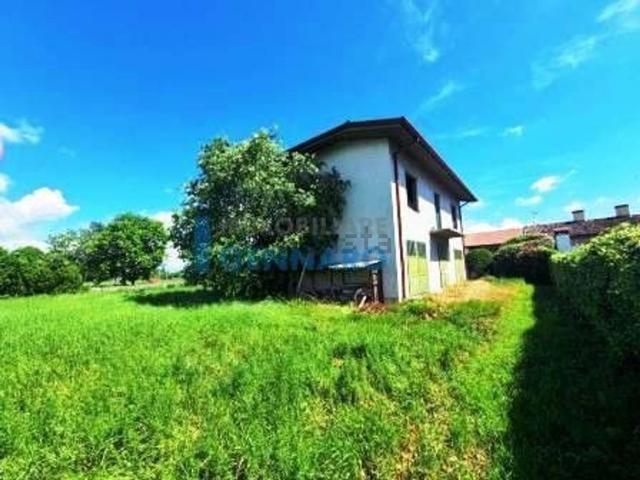 Locale Commerciale in vendita a Pozzuolo Del Friuli, Friuli-Venezia Giulia