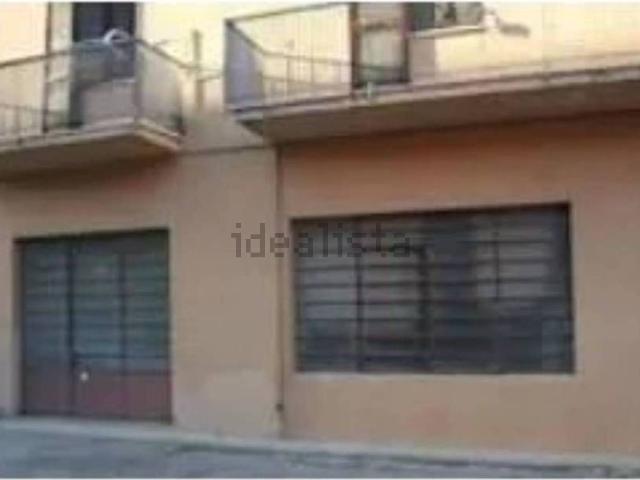 Locale Commerciale in vendita a Marche, Fermo