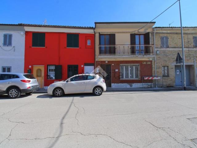Locale Commerciale in vendita a Villa Costantina, Marche
