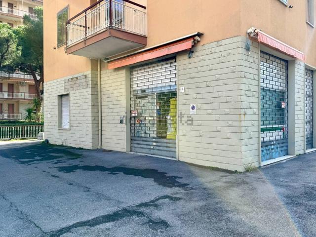 Locale Commerciale in vendita a Andora, Liguria