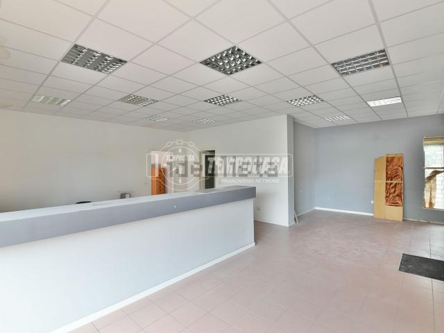 Locale Commerciale in vendita a Cantù, Lombardia