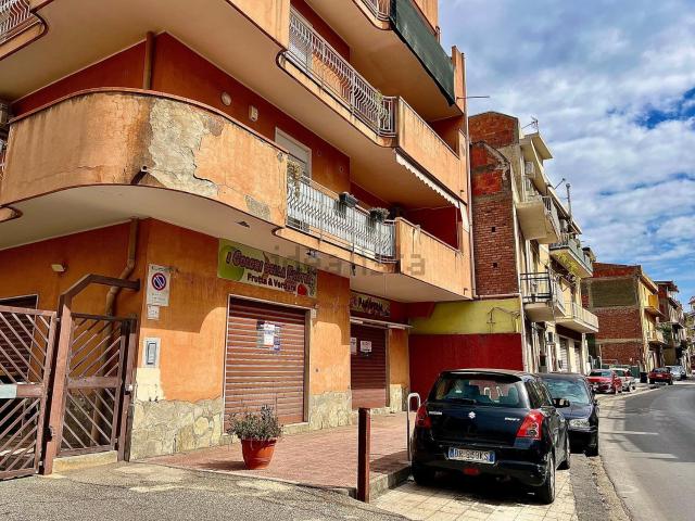 Locale Commerciale in vendita a Portosalvo, Barcellona Pozzo Di Gotto