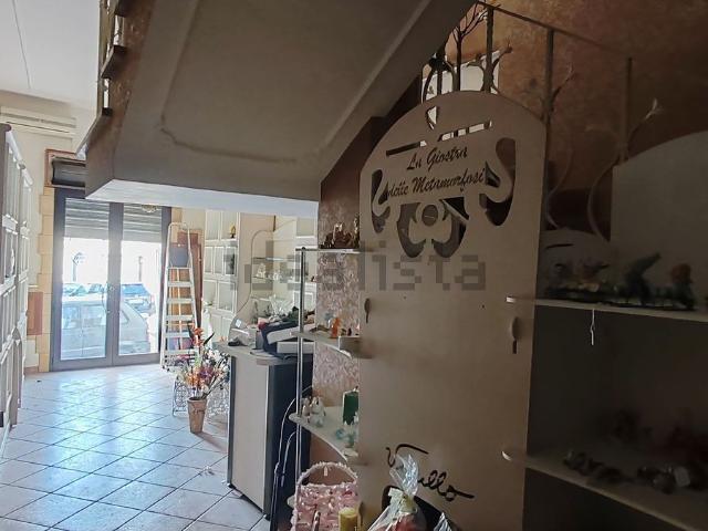 Locale Commerciale in vendita a Puglia, Taranto